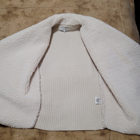 John + Jenn Faux Fur Jacket. Size XS. Supe soft and warm. Beige colour. - Picture 5 of 8